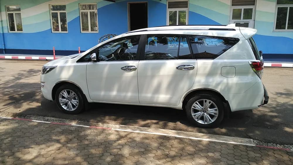 Toyota Innova Crysta side profile